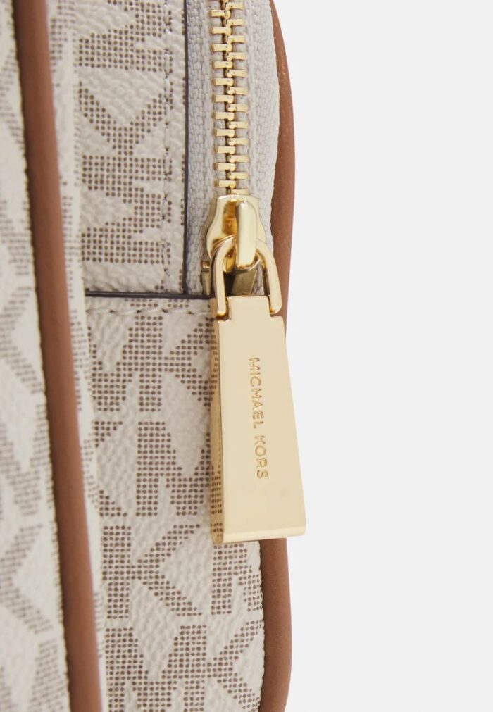 Rucsac Casual Michael Kors 35S2G8TB2B-VANILLA Gri este accesoriul ideal pentru un look modern și elegant. Cu dimensiuni de
